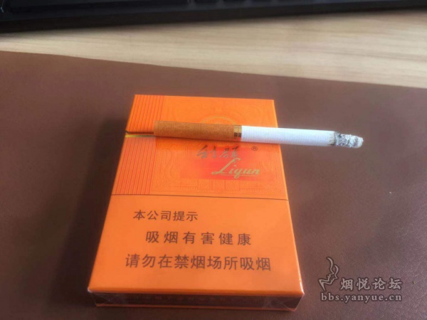 利群橙中支品尝：味道有点冲，烟劲较大，比较解瘾