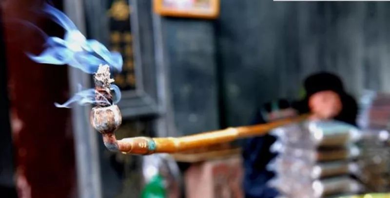 宽窄巷子——世界最长烟杆老人和他的烟杆